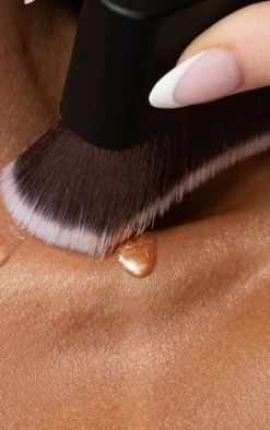 Brushworks No. 24 Blending Face & Body Brush