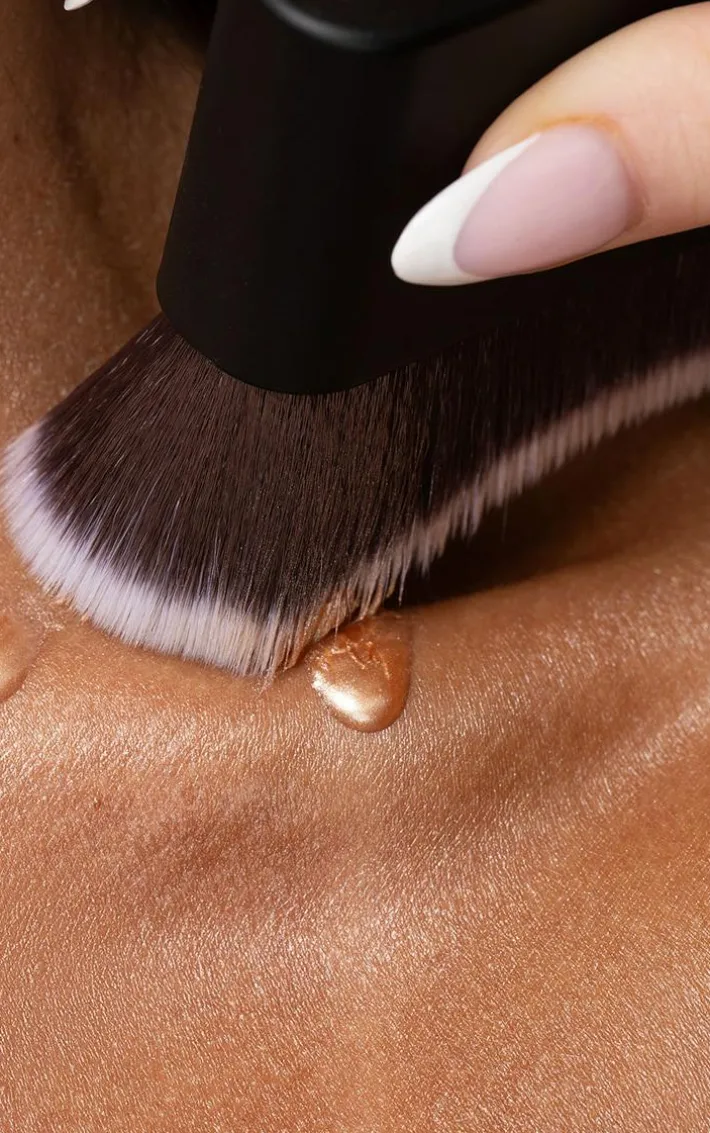 Brushworks No. 24 Blending Face & Body Brush