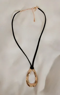 Gold Cord Crinkle Hoop Pendant Necklace