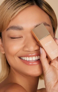 Iconic London Super Smoother Blurring Skin Tint Warm Fair