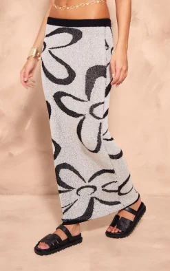 Monochrome Towel Knit Flower Detail Maxi Skirt