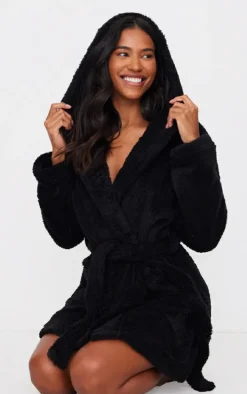 PRETTYLITTLETHING Black Fluffy Bath Robe