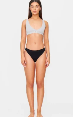 PRETTYLITTLETHING Grey Badge Plunge Seamless Bra