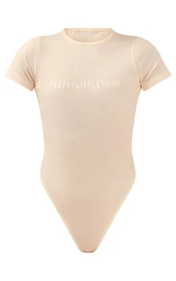 PRETTYLITTLETHING Off White Logo Short Sleeved Bodysuit
