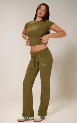 PRETTYLITTLETHING Olive Badge Longline Fitted T Shirt