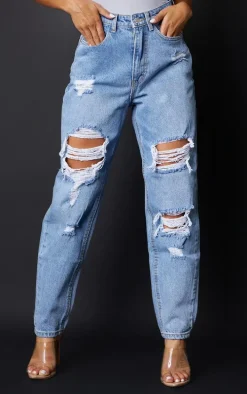 PRETTYLITTLETHING Petite Light Blue Wash Ripped Mom Jeans