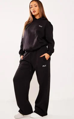 PRETTYLITTLETHING Petite Black Badge Detail Straight Leg Sweatpants