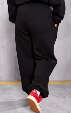 PRETTYLITTLETHING Plus Black Oversized Cuffed Sweatpant