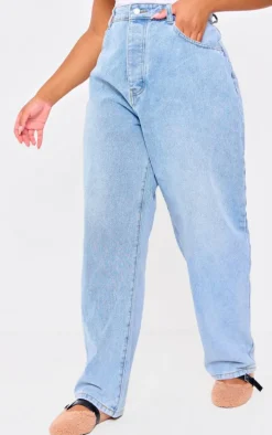 PRETTYLITTLETHING Plus Light Blue Wash Boyfriend Jeans