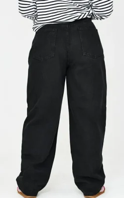 PRETTYLITTLETHING Plus Washed Black Boyfriend Jeans