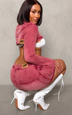 PRETTYLITTLETHING Shape Washed Red Badge Denim Cropped Jacket