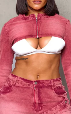 PRETTYLITTLETHING Shape Washed Red Badge Denim Cropped Jacket