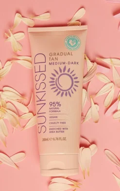 Sunkissed Gradual Tan Medium Dark 200ml