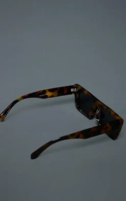 Tortoiseshell Flared Square Frame Sunglasses