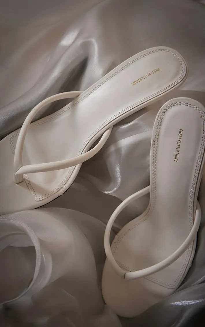 White PU Toe Thong Round Toe Mid Heeled Mules